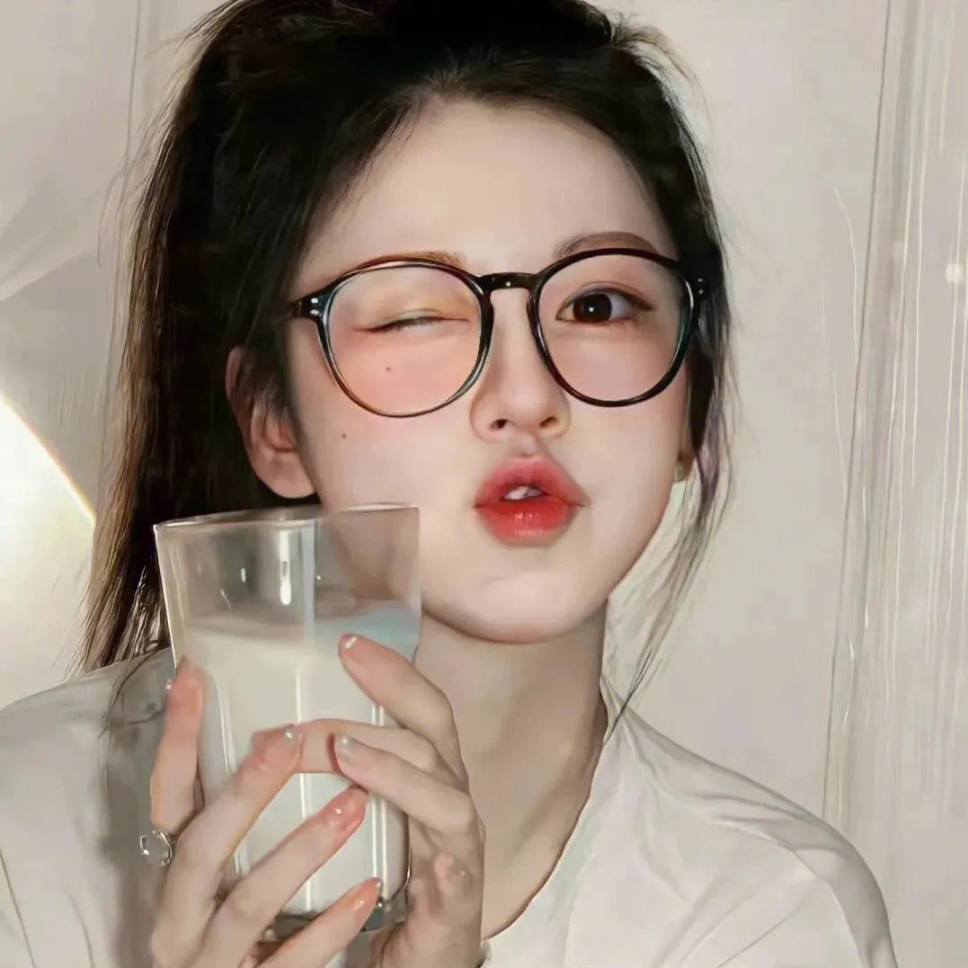 小鬼头上的女人